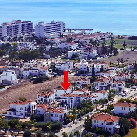 Cozy Beachside With Pool Access - Ideal For Relaxation