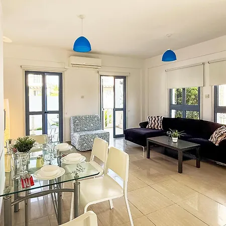 Cozy Beachside With Pool Access - Ideal For Relaxation Pyla
