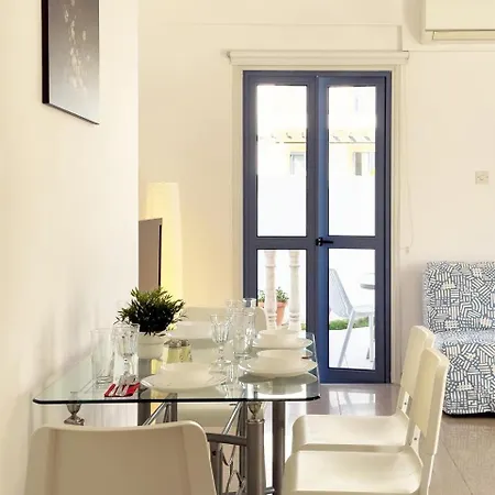 Apartment Cozy Beachside With Pool Access - Ideal For Relaxation Pyla