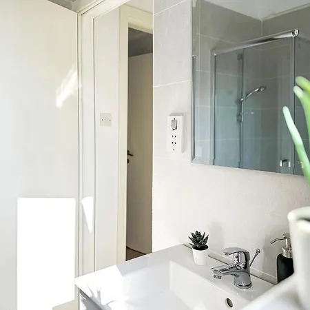 Apartment Cozy Beachside With Pool Access - Ideal For Relaxation *