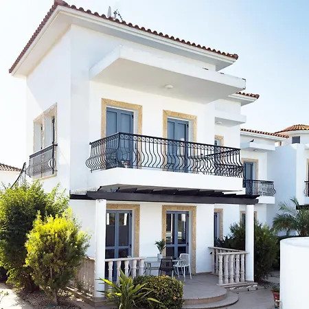 Cozy Beachside With Pool Access - Ideal For Relaxation Апартаменты