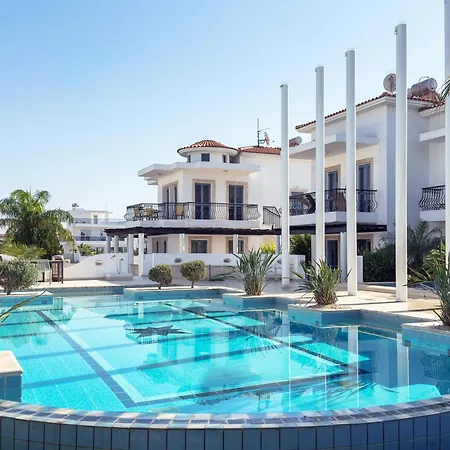Apartment Cozy Beachside With Pool Access - Ideal For Relaxation Pyla