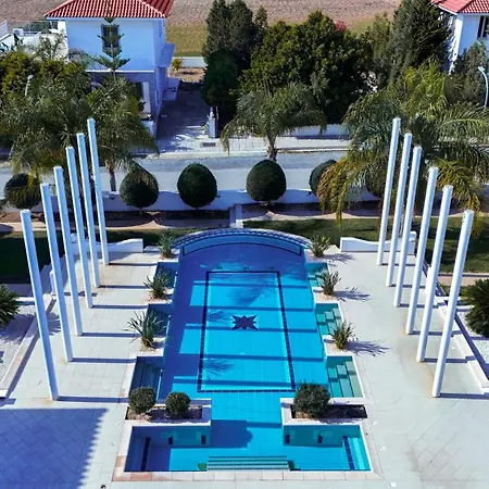 Apartment Cozy Beachside With Pool Access - Ideal For Relaxation Pyla