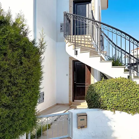 Cozy Beachside With Pool Access - Ideal For Relaxation Apartment