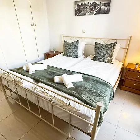 Apartment Cozy Beachside With Pool Access - Ideal For Relaxation