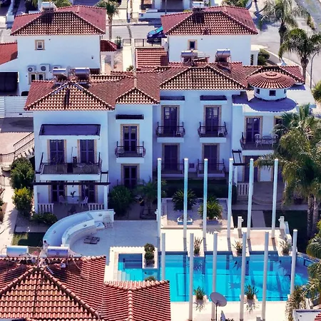 Apartment Cozy Beachside With Pool Access - Ideal For Relaxation